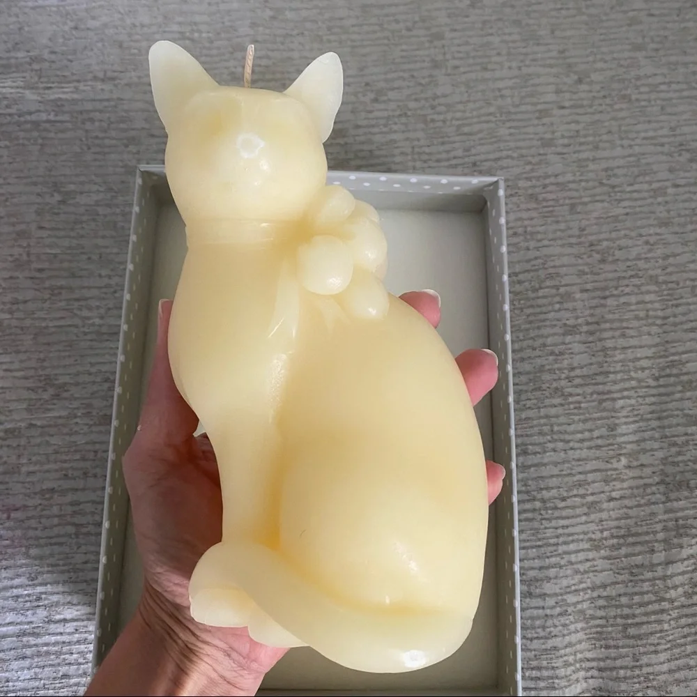 Beauté Ladureé cat scented candle
